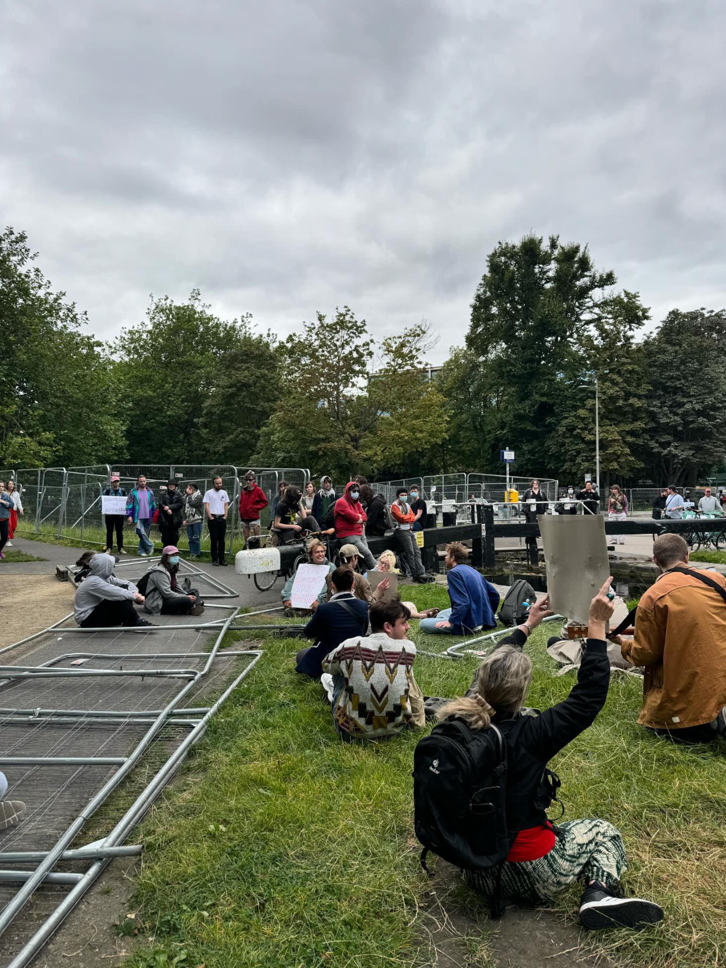 Protesters remove fence against homeless people on Grand Canal and clash with Gardaí – The University Times